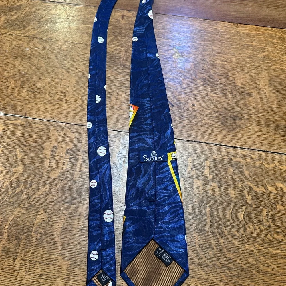 Looney Tunes vintage 1993 MLB baseball tie‎